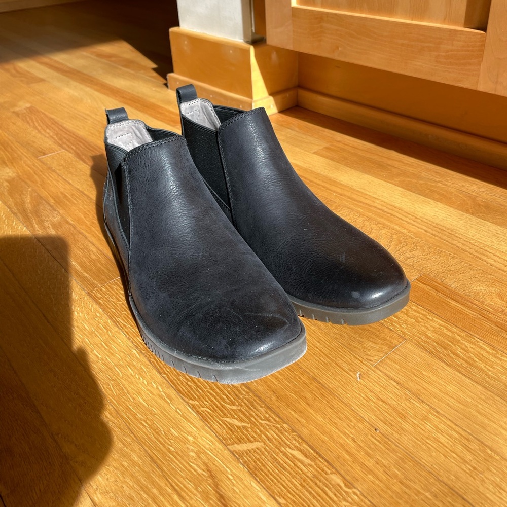 Dansko Louisa Burnished Calf Black Leather Ankle Boot